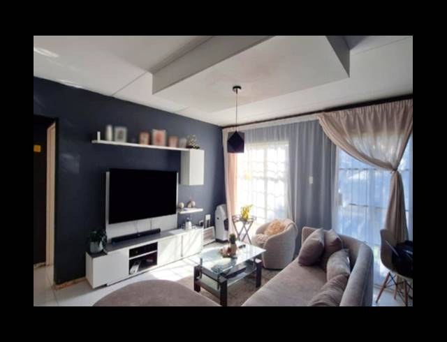 2 BEDROOM APARTMENT FOR SALE IN WHITNEY GARDENS